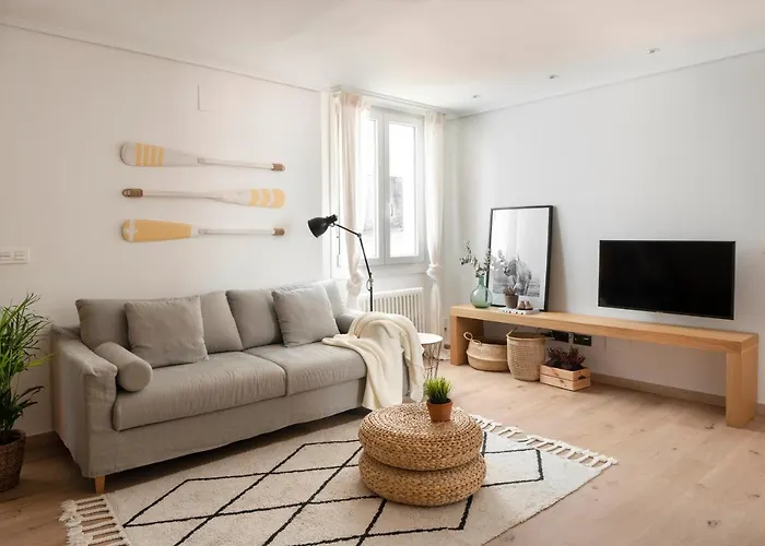 Premium Location! Gran Via & Free Parking *