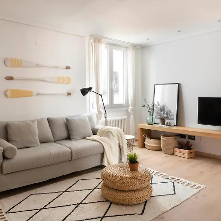 Premium Location! Gran Via & Free Parking *